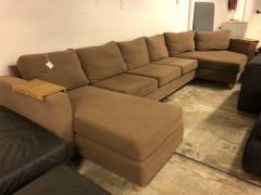 Svängd soffa med divan